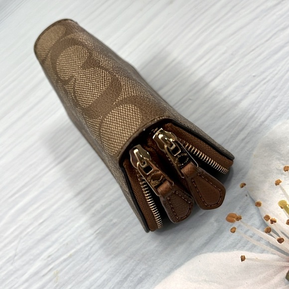 🌺 COACH SIGNATURE CARD HOLDER DOUBLE ZIP AROUND CASE BAG - Picture 4 of 7